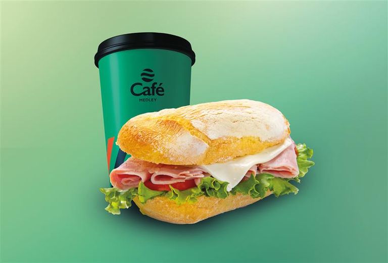 Bild på en smörgås och en kopp kaffe.